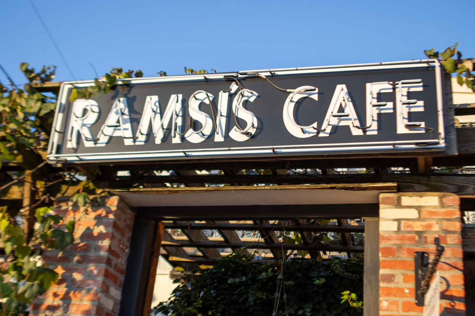 Cafe Rasm About